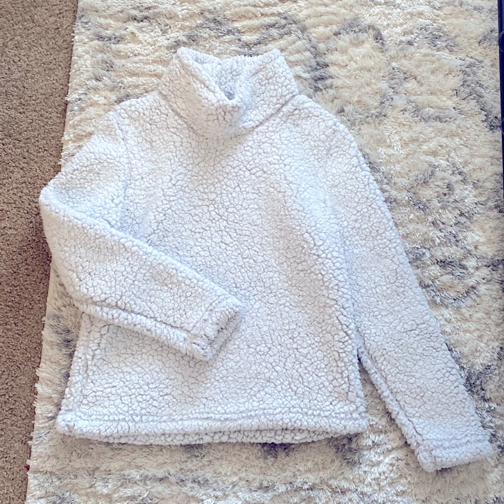Boutique brand women’s cozy white Sherpa loungewear top size small